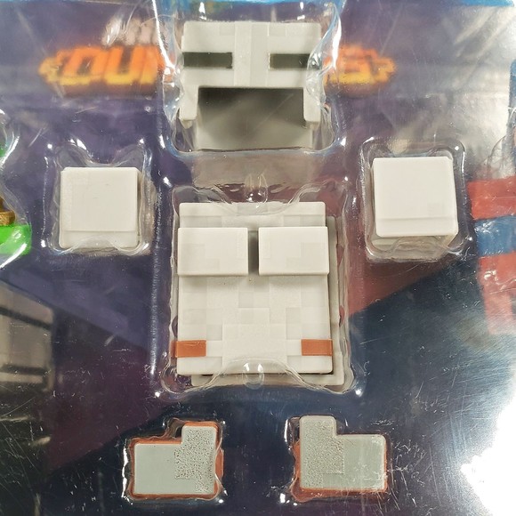 Minecraft Dungeons HEX Action Figure Set with Reinforced Mail Armor Battle Chest - Picture 6 of 7